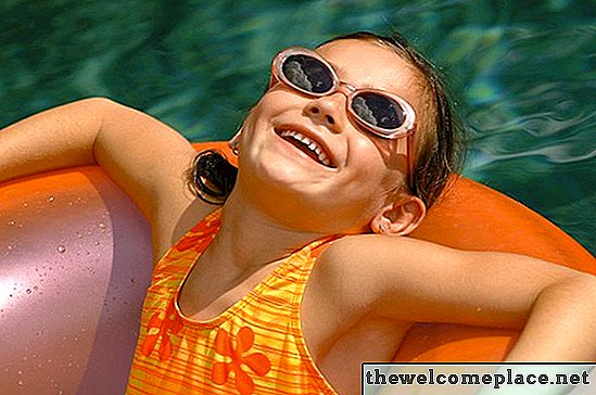 Comment réparer un trou dans un flotteur de piscine gonflable