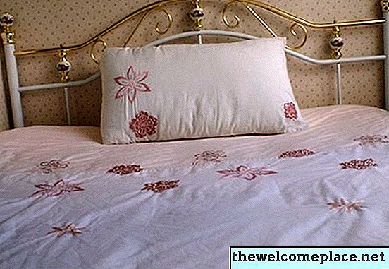 Cómo reparar un colchón de almohada