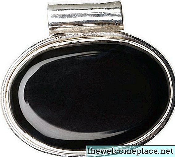 Hvordan reparere riper i Black Onyx