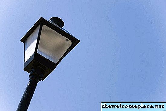Jak wymienić zewnętrzny słupek lampy