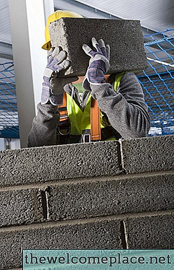 Cómo reemplazar las paredes de bloques de cemento del sótano