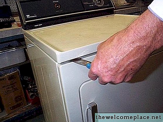 Cómo reemplazar una correa en una secadora eléctrica Hotpoint