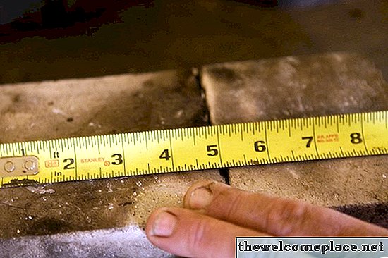 كيفية استبدال الطوب النار في موقد الخشب