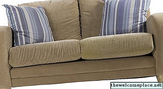 كيفية استبدال رغوة داخل وسائد أريكة الخاص بك