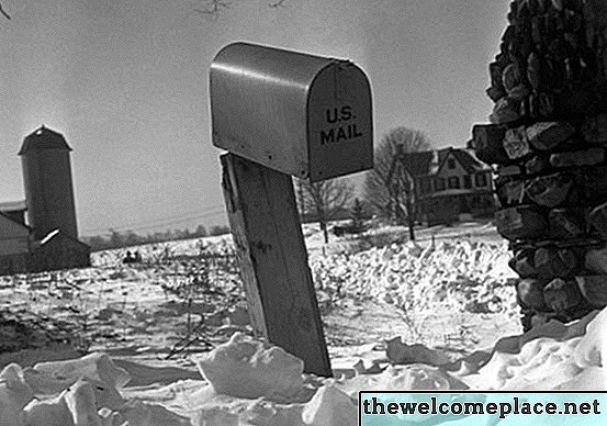 So ersetzen Sie eine Mailbox im Winter