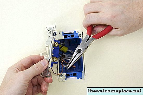 Como substituir um interruptor de luz com botão de pressão
