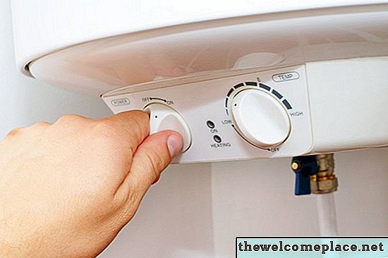 Cómo reiniciar un calentador de agua eléctrico