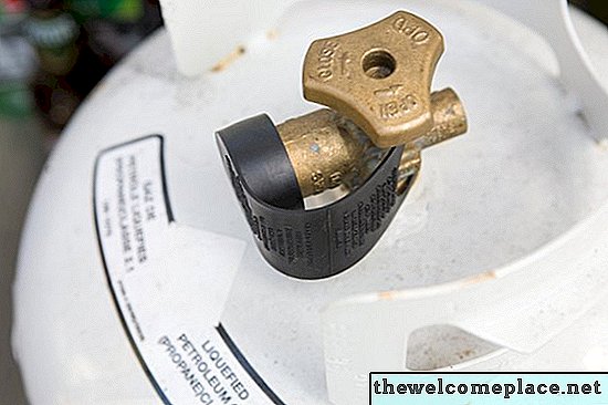 Cómo restablecer una válvula de alivio de presión y propano