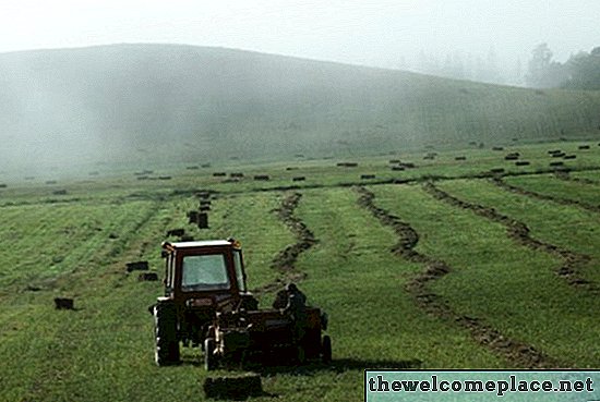 Как да нулирате напомнянето за обслужване на тревен трактор на John Deere