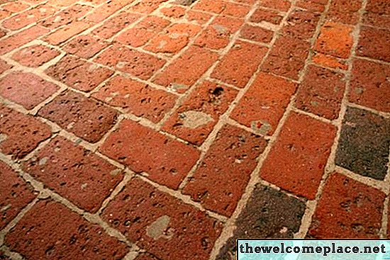 Como restaurar um piso de tijolo