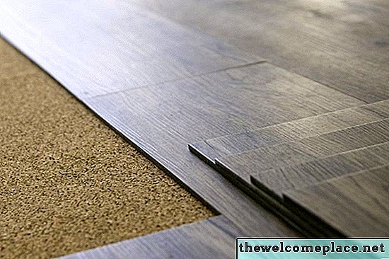 Cum să sigilați o podea de gresie de vinil