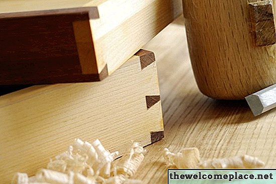 Cómo suavizar el pegamento en juntas de madera