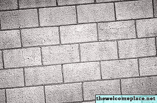 Como manchar uma parede de blocos de concreto