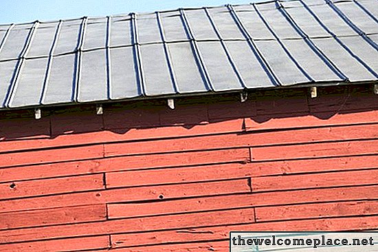 Comment arrêter la condensation sur un toit en métal