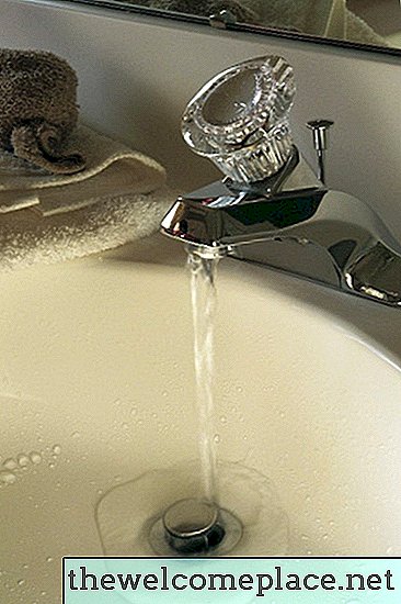 Cum să opriți mirosul de gaz de canalizare