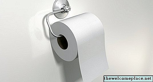 So nehmen Sie einen alten Toilettenpapierhalter ab