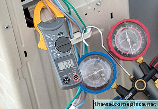 Cómo probar un condensador con un medidor de ohmios