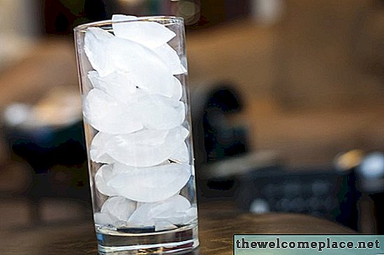 Como descongelar uma linha de água congelada em uma geladeira