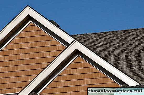 Wie man ein Satteldach in ein bestehendes Dach bindet