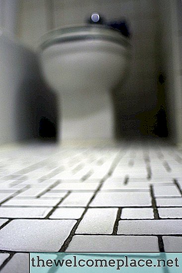 Sådan behandles tilstoppede toiletter med svovlsyre