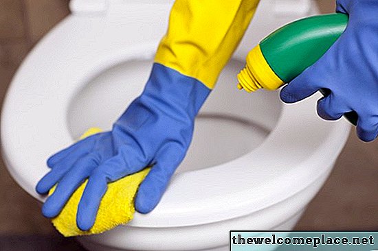 Como tratar manchas de vaso sanitário