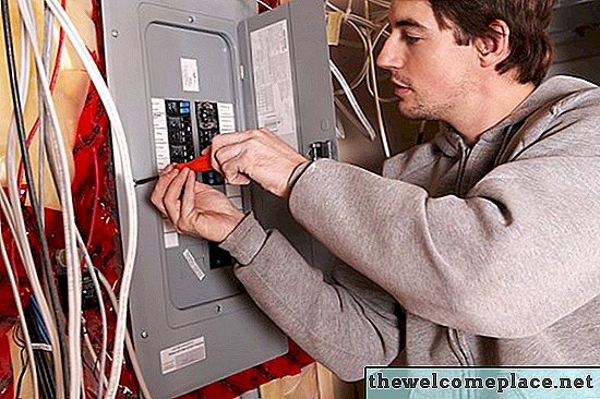 Cómo solucionar problemas de chispas en el panel eléctrico