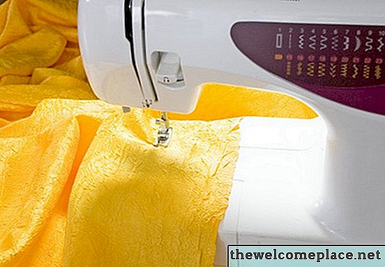 Cómo solucionar problemas de una máquina de coser blanca