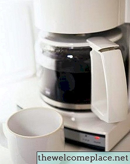 Hoe een koffiezetapparaat te ontstoppen