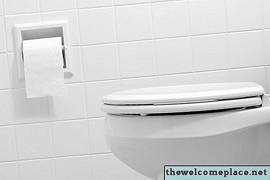 Comment déboucher une toilette