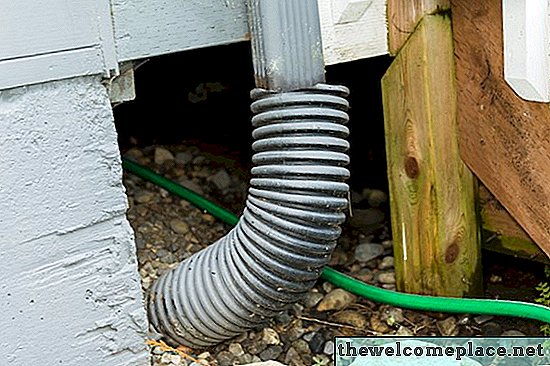 Comment déboucher la tuyauterie de drain de gouttière souterraine