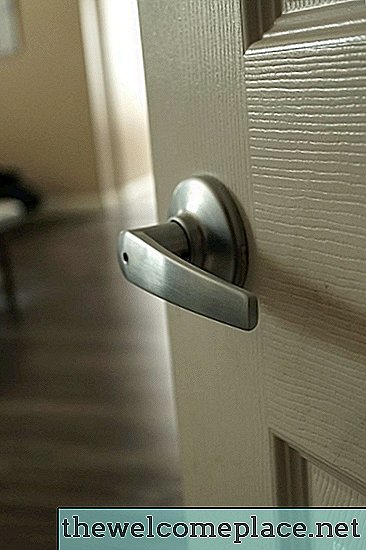 Cómo desbloquear la puerta de un dormitorio