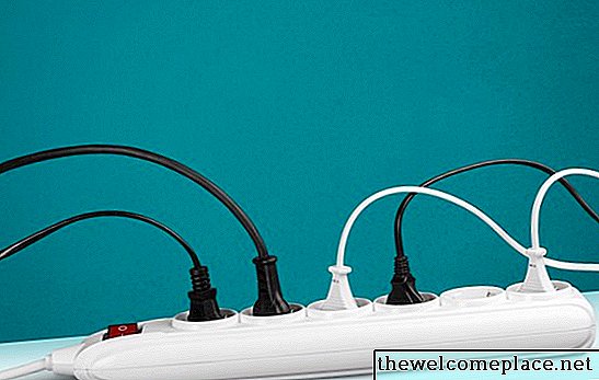 Cómo usar un cable de extensión con un protector contra sobretensiones
