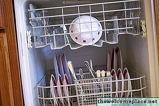 Como usar Clorox ou água sanitária em máquinas de lavar louça