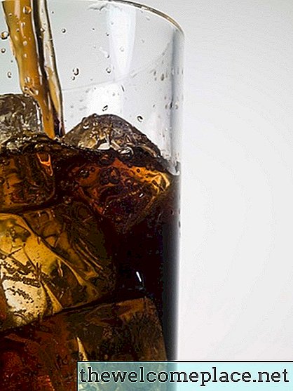 Como usar Coca-Cola para limpar rejunte