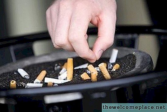 Πώς να χρησιμοποιήσετε ένα αφυγραντήρα για να απαλλαγείτε από τον καπνό τσιγάρων