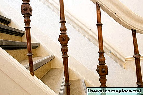 Verwendung einer Leiter auf Treppen