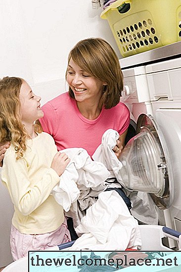 Cómo usar el suavizante de telas líquido en la secadora