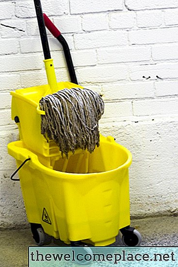 Cum se folosește o cheie pentru mop bucket