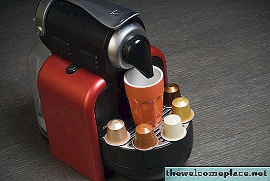 Hvordan bruke en Nespresso-maskin