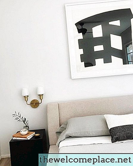 Hoe textuurdetails te gebruiken om een ​​dromerige, minimale slaapkamer te verheffen