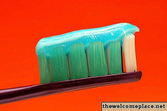 Hvordan bruges tandpasta til at slippe af med rust?