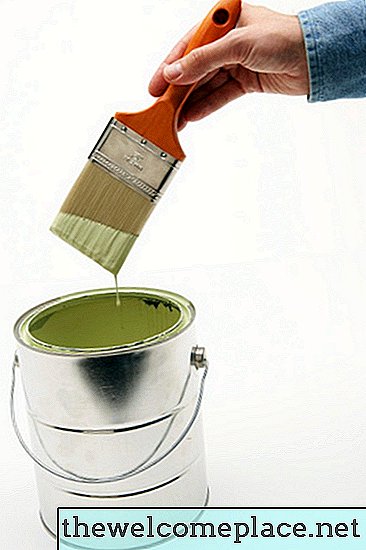 Cómo usar la trementina para quitarse la pintura de las manos