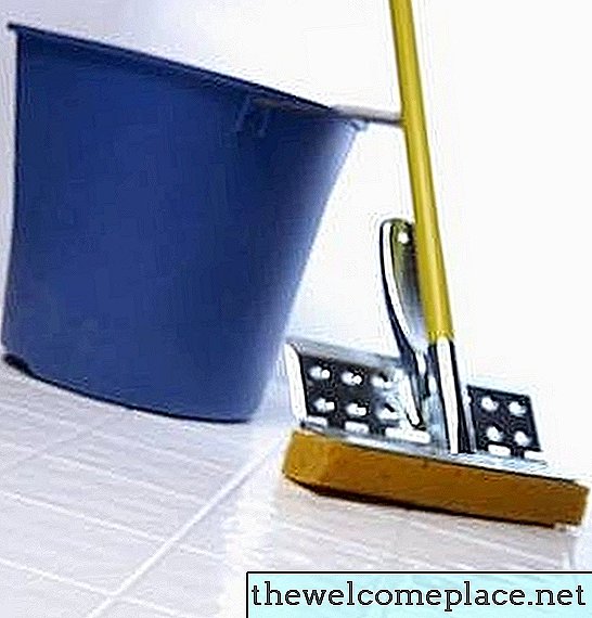 So waschen Sie Ihren Teppich oder Teppich mit einem Mopp
