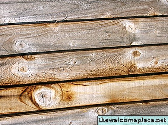 Como resistir a novas pranchas de vedação de madeira