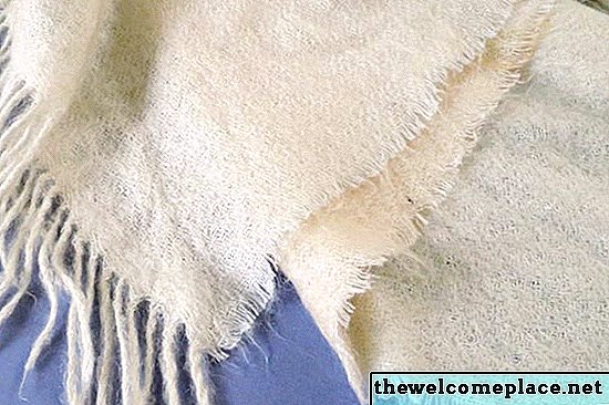Cómo blanquear tela de lana amarillenta