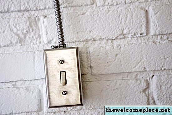 Hur man kopplar in en 220-volts dubbelpolig switch