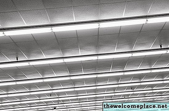 Cómo cablear luces fluorescentes en serie