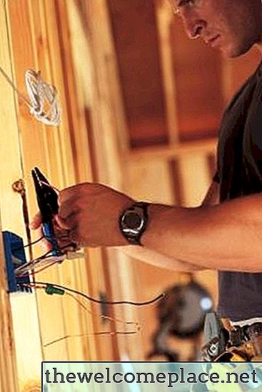 Comment câbler un interrupteur triphasé