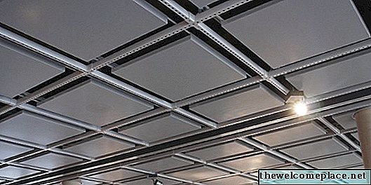 Idées pour les carreaux laids au plafond