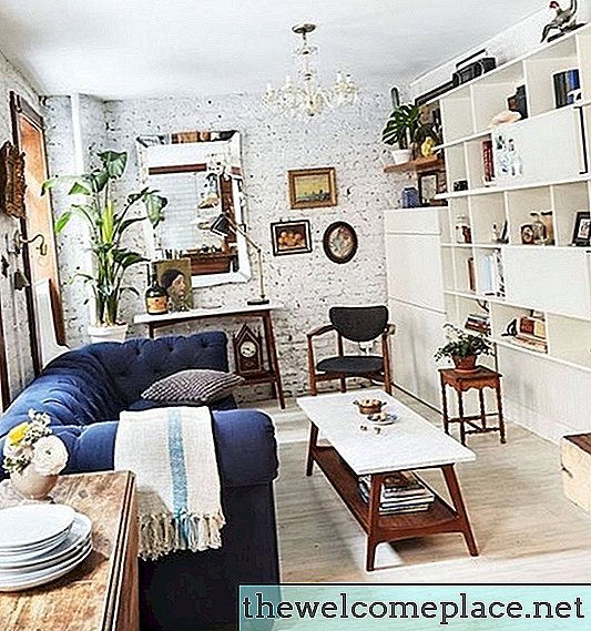 Si estás listo para deshacerte del minimalismo, entonces esta sala de estar es tu guía